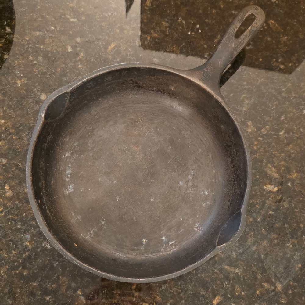 Vintage No 6 Cast Iron Skillet 9 Inch Frying Pan with Heat Ring and Pour Spouts